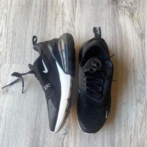 SOLD💌 Nike Air Max 270🖤